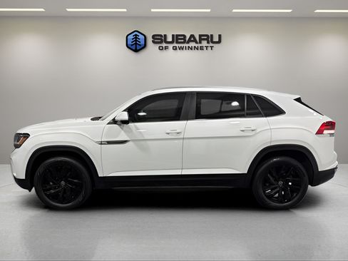 Used 2023 Volkswagen Atlas Cross Sport SE w/ Panoramic Sunroof Package FWD image 2