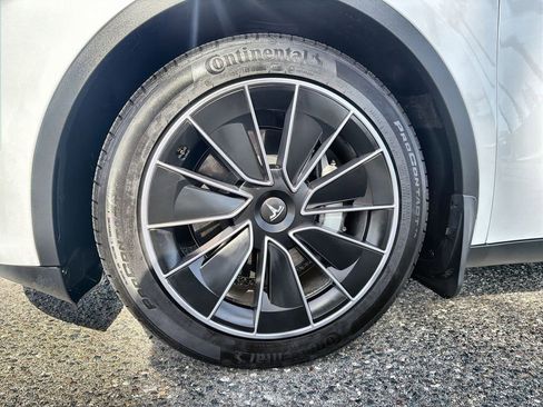 Used 2023 Tesla Model Y Long Range image 19