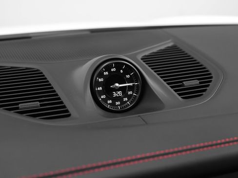 Certified 2025 Porsche Cayenne GTS AWD/4WD image 39
