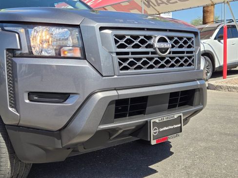 Used 2022 Nissan Frontier SV RWD image 2