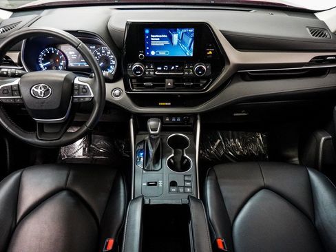 Used 2023 Toyota Highlander XLE image 14