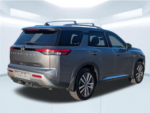 Used 2022 Nissan Pathfinder Platinum w/ Cargo Package image 5