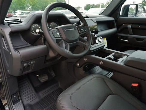 Used 2025 Land Rover Defender 110 X-Dynamic SE AWD/4WD image 14