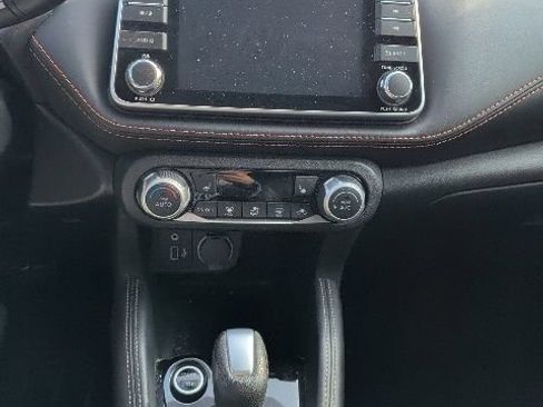 Used 2019 Nissan Kicks SR w/ SR Premium Package FWD image 14