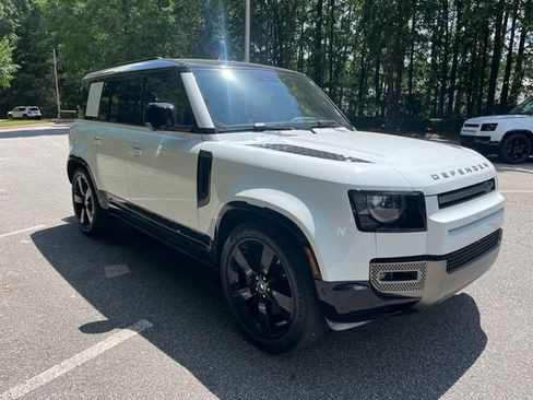 Used 2025 Land Rover Defender 110 X-Dynamic SE AWD/4WD image 2