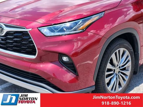 Used 2021 Toyota Highlander Platinum AWD/4WD image 11