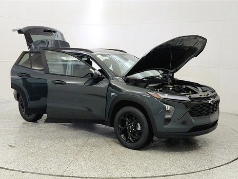 New 2026 Chevrolet Trax LT FWD image 9