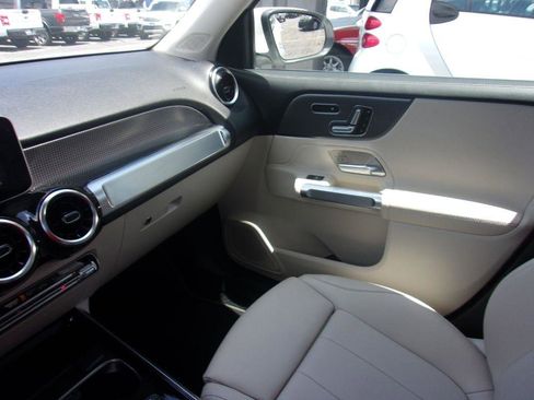 Used 2021 Mercedes-Benz GLB 250 image 18