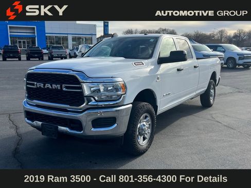 Used 2019 RAM 3500 Tradesman w/ Chrome Appearance Group image 2
