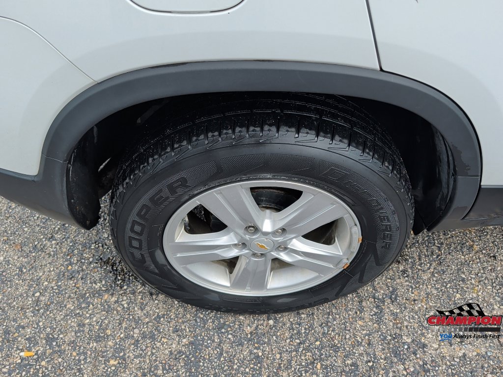 Used 2018 Chevrolet Trax LT w/ LT Convenience Package FWD image 14