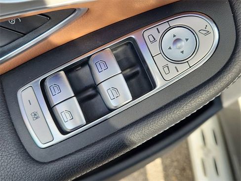 Used 2022 Mercedes-Benz GLC 300 image 22