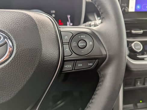 Used 2024 Toyota Corolla Cross XSE image 27