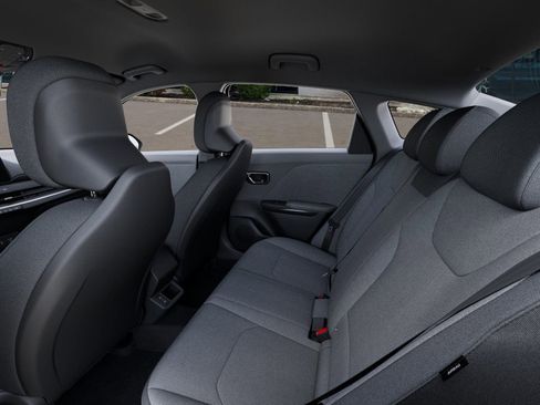 New 2025 Kia K4 LX image 18