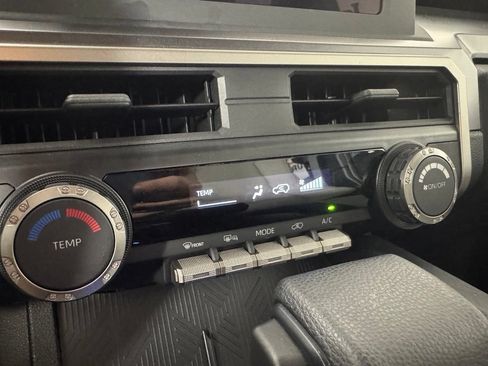 Used 2025 Toyota 4Runner SR5 AWD/4WD image 23