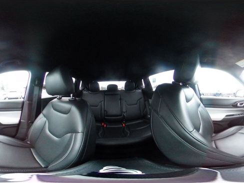 Used 2025 Jeep Compass Limited image 43