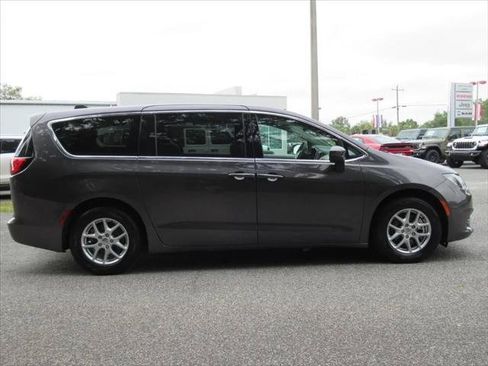 Certified 2023 Chrysler Voyager LX FWD image 2