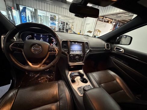 Used 2014 Jeep Grand Cherokee Overland AWD/4WD image 15