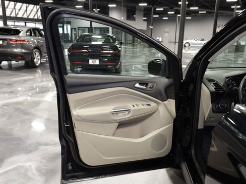 Used 2018 Ford Escape Titanium w/ Ford Safe & Smart Package image 10