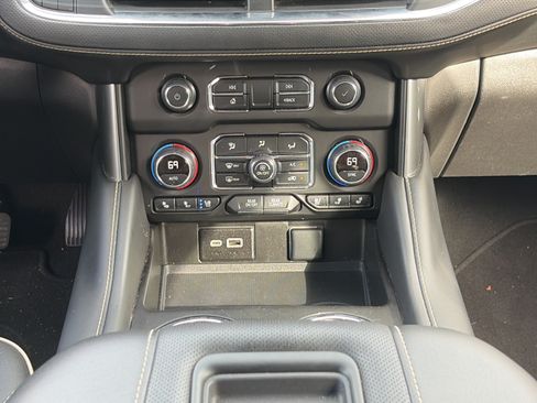 Used 2024 Chevrolet Suburban Premier RWD image 15