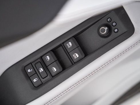 New 2026 Jeep Cherokee Overland image 41