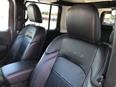 Used 2023 Jeep Wrangler Unlimited Sahara AWD/4WD image 5