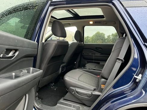 Used 2025 Nissan Pathfinder SV w/ SV Premium Package image 12