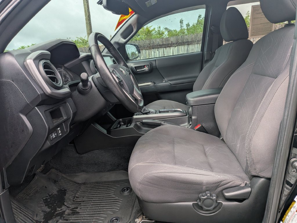 Used 2016 Toyota Tacoma TRD Sport w/ Towing Package RWD image 10