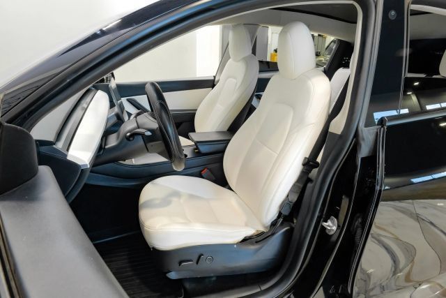 Used 2022 Tesla Model Y Performance AWD/4WD image 35