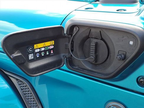 Used 2024 Jeep Wrangler Unlimited w/ Convenience Group AWD/4WD image 10
