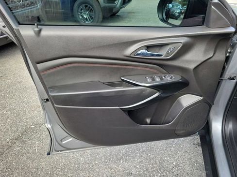 Used 2025 Chevrolet Trax RS w/ Driver Confidence Package image 9