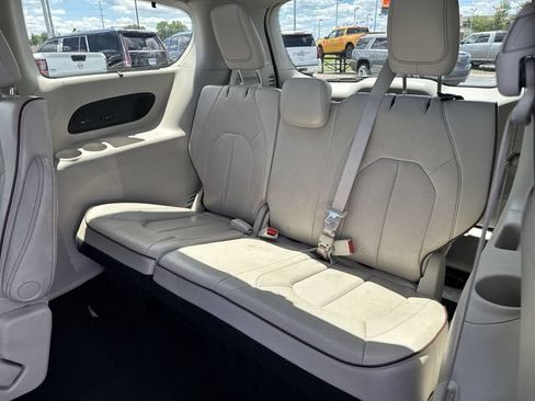 Used 2019 Chrysler Pacifica Limited FWD image 15