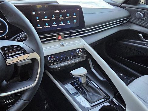 New 2025 Hyundai Elantra Limited image 12