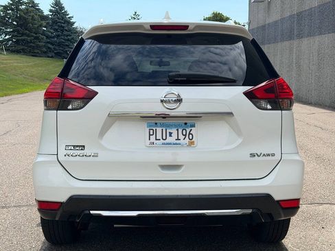 Used 2017 Nissan Rogue SV AWD/4WD image 4