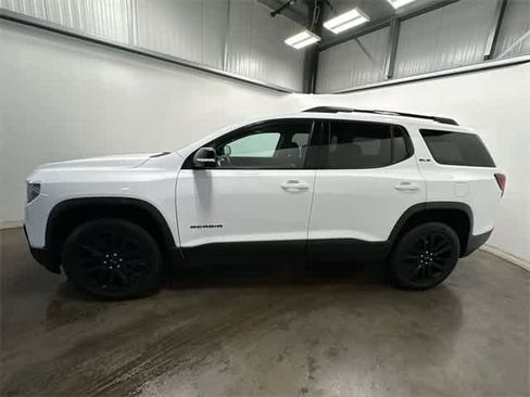 Used 2023 GMC Acadia SLE w/ Driver Convenience Package image 2