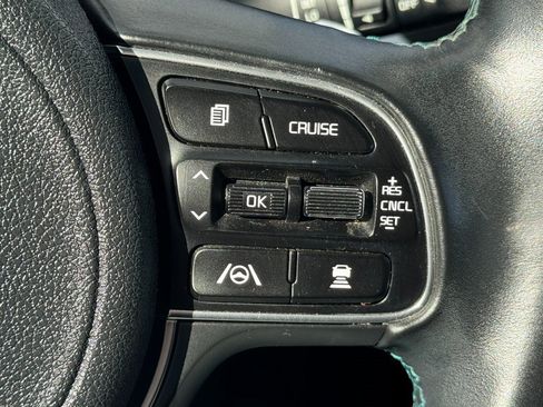 Used 2022 Kia Niro EX Premium image 20