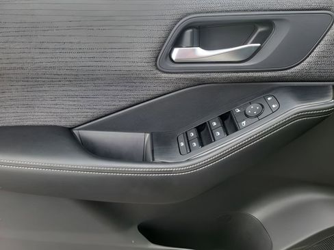 Used 2023 Nissan Rogue SV FWD image 16