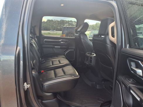 Used 2019 RAM 1500 Laramie AWD/4WD image 18