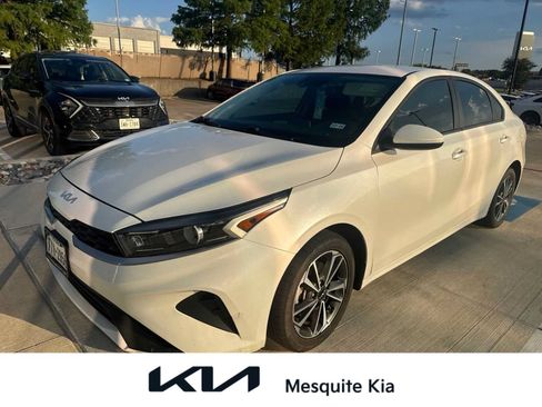 Certified 2024 Kia Forte LXS FWD image 1