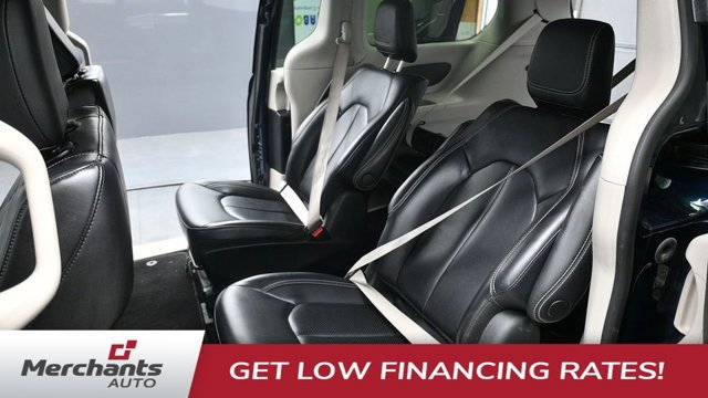 Used 2023 Chrysler Pacifica Touring-L FWD image 15
