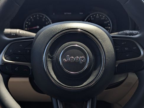 Used 2022 Jeep Renegade Latitude AWD/4WD image 13