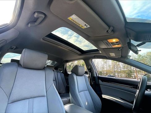 Used 2019 Honda Accord EX image 22