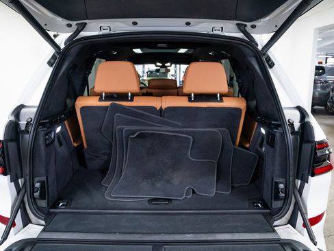 Used 2024 BMW X7 xDrive40i w/ M Sport Package image 8