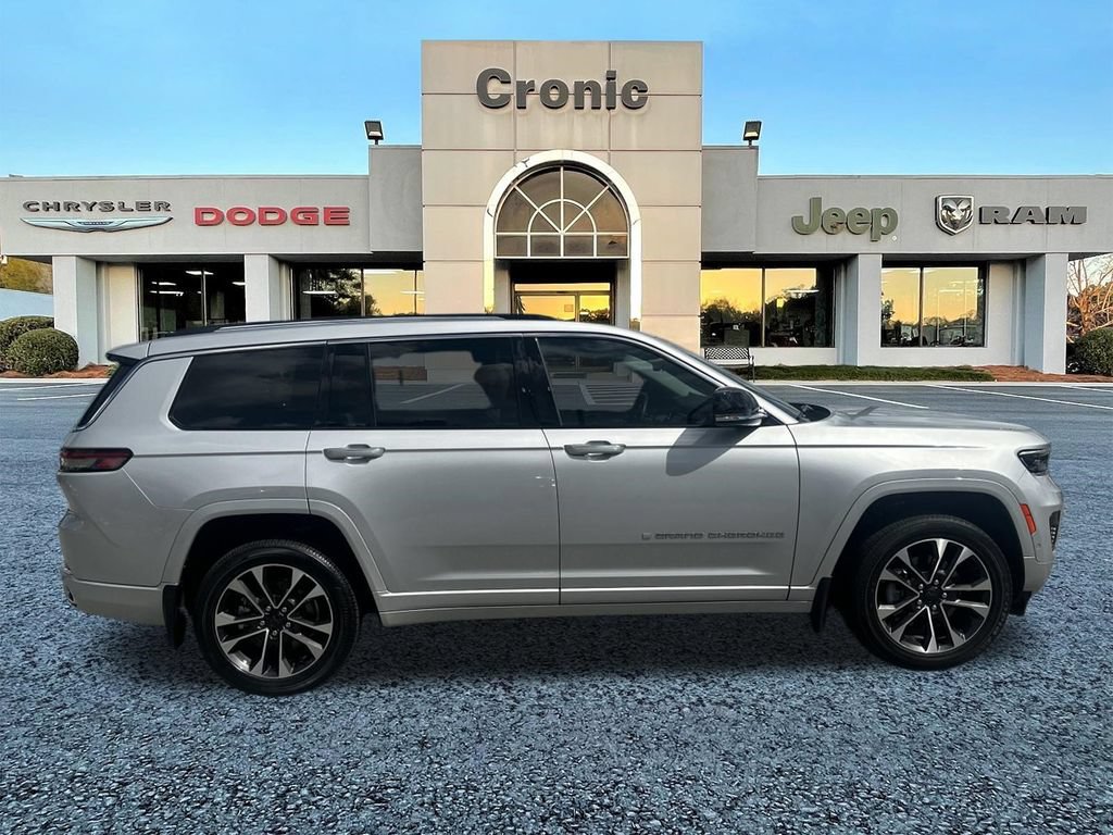 Used 2022 Jeep Grand Cherokee L Overland w/ Luxury Tech Group IV RWD image 2