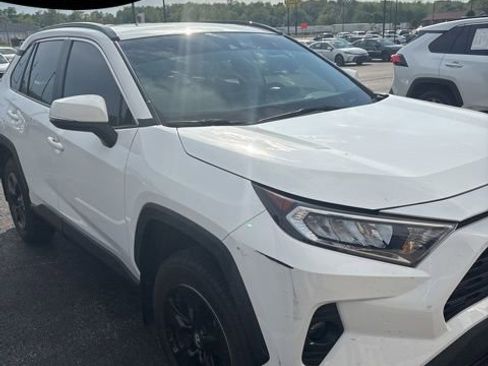 Used 2021 Toyota RAV4 XLE w/ Convenience Package AWD/4WD image 3