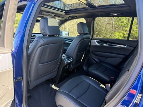 Certified 2025 Cadillac XT6 Premium Luxury image 28