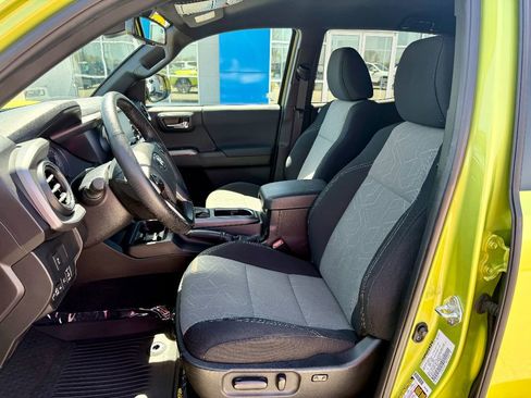 Used 2023 Toyota Tacoma TRD Sport image 12