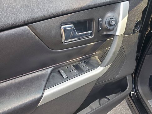 Used 2013 Ford Edge Limited w/ Driver Entry Pkg FWD image 9