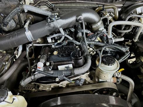 Used 2017 Toyota Tacoma SR image 8