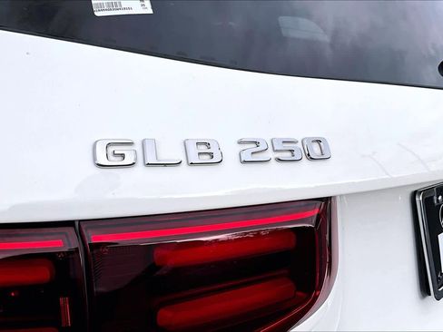 Certified 2025 Mercedes-Benz GLB 250 image 9