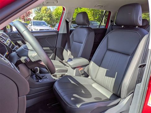 Certified 2023 Volkswagen Tiguan SE image 24